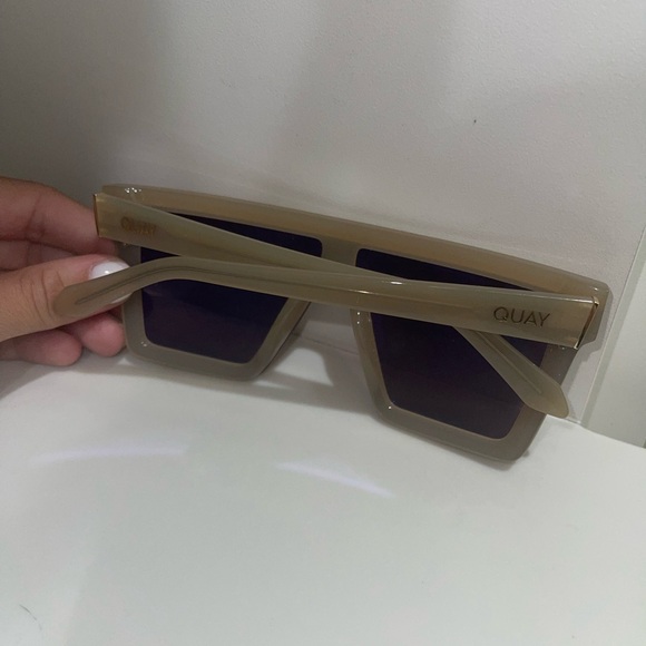 Worn only a few times Quay sunglasses. Such fun colors - Picture 1 of 2